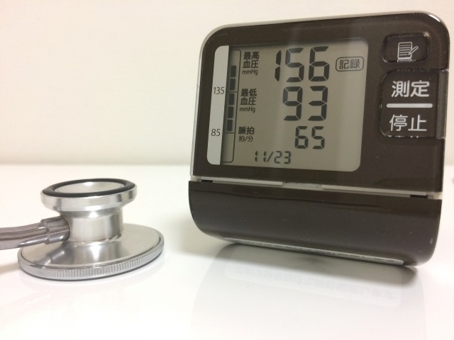 聴診器と血圧計